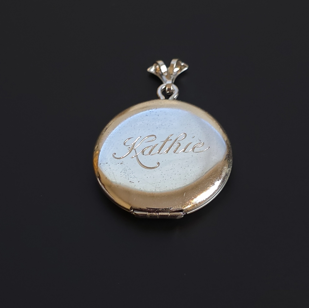 BAB Sterling Floral Engraved Locket - Picture 6 of 6